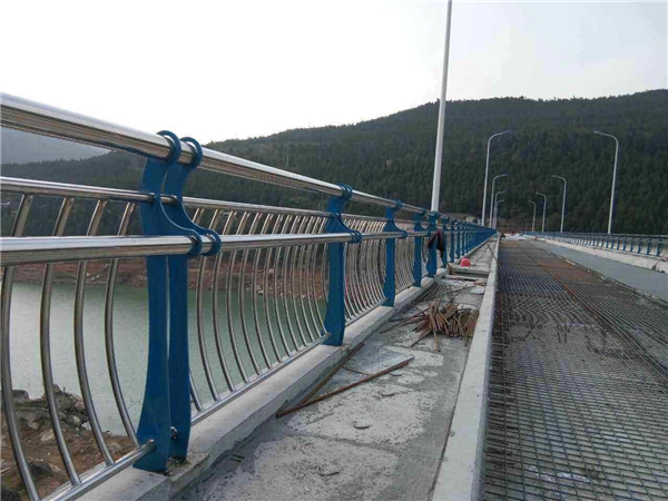璧山不锈钢桥梁护栏的特点及其在桥梁安全中的重要作用
